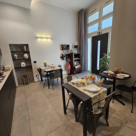 ベッド・アンド・ブレックファスト La Vecchia Officina Civico29 Rooms&breakfast コモ